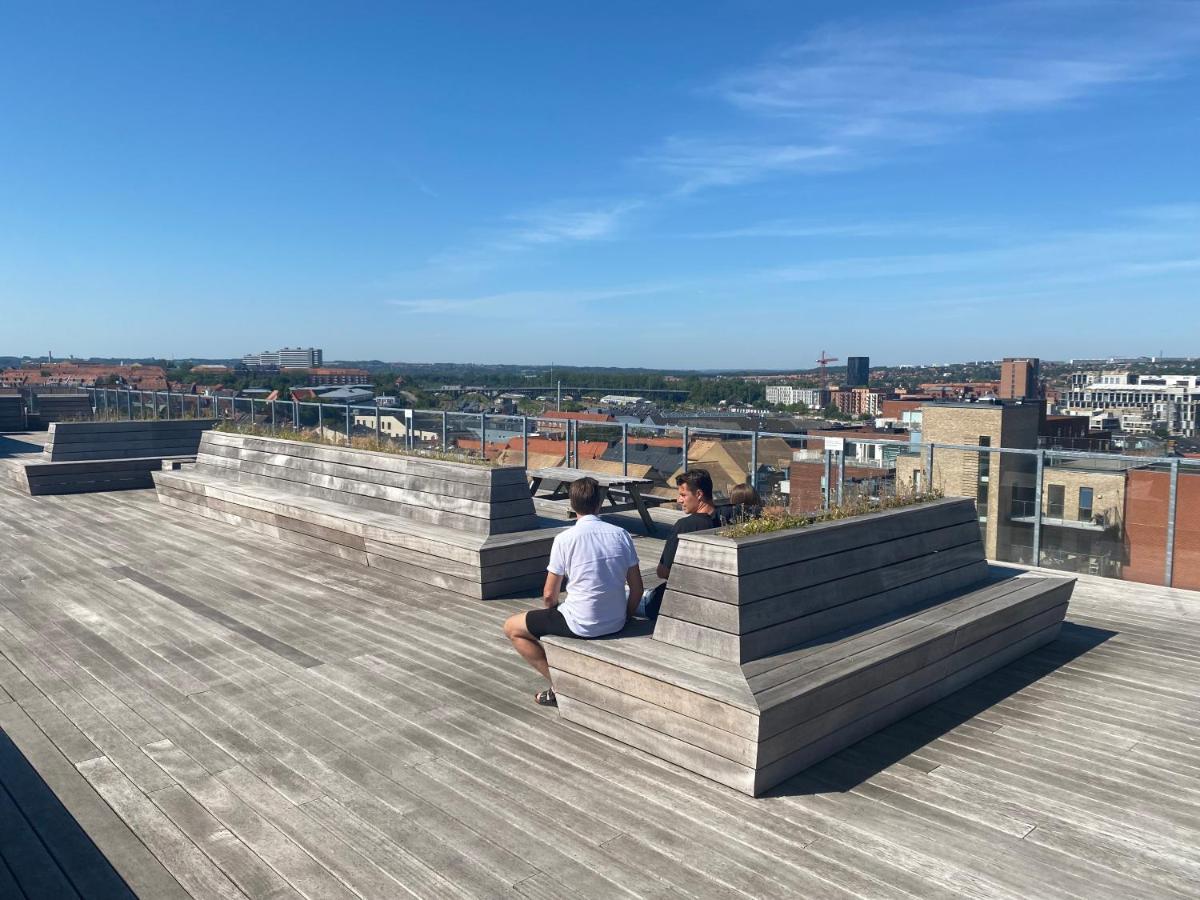 Modern Central Apt With Rooftop, Privat Balcony, & Free Parking,Next To Aarhus Attractions Extérieur photo